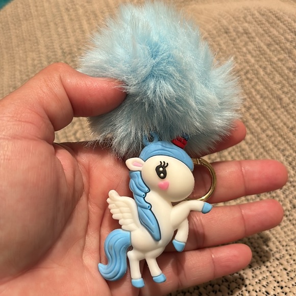UNICORN KEYCHAIN ๐ (1 PIECE) - Picture 13 of 16